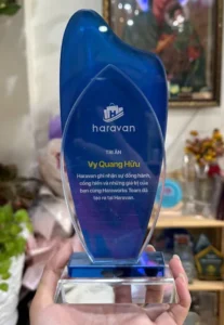 Kỷ niệm chương pha lê thủy tinh 2L4 cao tổng 18cm 20cm 22cm — ảnh thành phẩm SAIGONPR đã giao