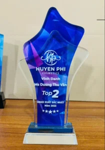 Kỷ niệm chương pha lê thủy tinh 2L7 cao tổng 18cm 20cm 22cm — ảnh thành phẩm SAIGONPR đã giao