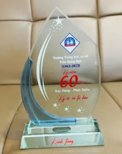 Kỷ niệm chương pha lê thủy tinh CA1 cao tổng 16cm 18cm 20cm — ảnh thành phẩm SAIGONPR đã giao