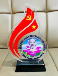 Kỷ niệm chương pha lê thủy tinh CCĐ cao tổng 16cm 18cm 20cm — ảnh thành phẩm SAIGONPR đã giao