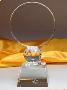 Kỷ niệm chương pha lê thủy tinh CVUPL cao tổng 18cm — ảnh thành phẩm SAIGONPR đã giao