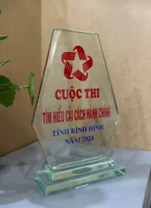 Kỷ niệm chương pha lê thủy tinh LY1 cao tổng 16cm 18cm 20cm 22cm — ảnh thành phẩm SAIGONPR đã giao