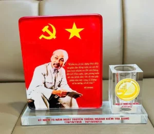 Kỷ niệm chương pha lê thủy tinh PL2 cao tổng 16cm 18cm 20cm — ảnh thành phẩm SAIGONPR đã giao