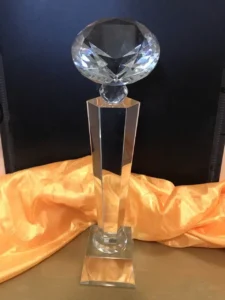 Kỷ niệm chương pha lê thủy tinh T10PL cao tổng 28cm — ảnh thành phẩm SAIGONPR đã giao