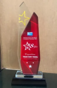 Kỷ niệm chương pha lê thủy tinh TĐ2 cao tổng 18cm 20cm 22cm — ảnh thành phẩm SAIGONPR đã giao