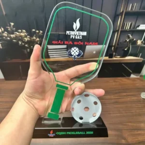 Kỷ niệm chương pha lê thủy tinh TNT cao tổng 20cm 22cm 25cm — ảnh thành phẩm SAIGONPR đã giao